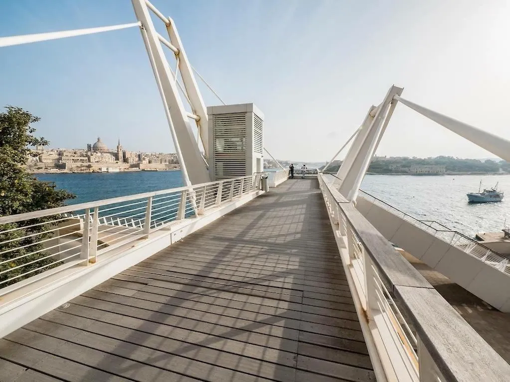 Marvellous Apartment With Valletta And Harbour Views 斯利马
